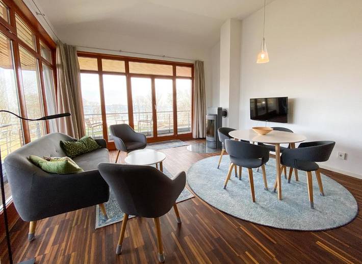 Ferienwohnung für 4 Personen, mit Seeblick und Balkon sowie Garten in Klink