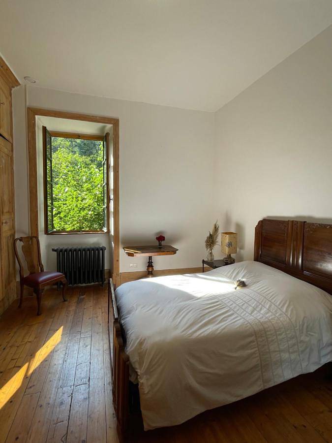 Eight-Bedroom House in Saint-Sauveur-de-Montagut, Parc naturel régional des Monts d'Ardèche