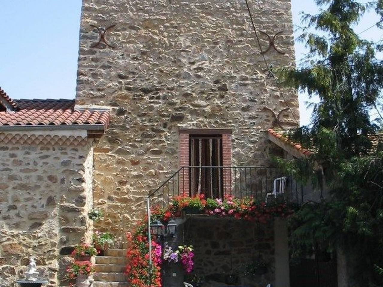 Charmant gîte historique avec pêche privée et forêt, près de Brioude et Blesle in Lorlanges, Haute-Loire
