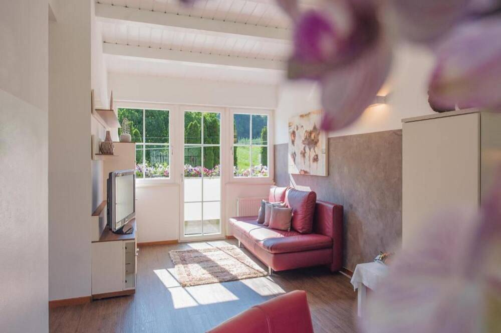Entire apartment, Apartment 'Gartenhof 2 Amadeus' with Mountain View, Shared Terrace and Wi-Fi in Millan, Brixen