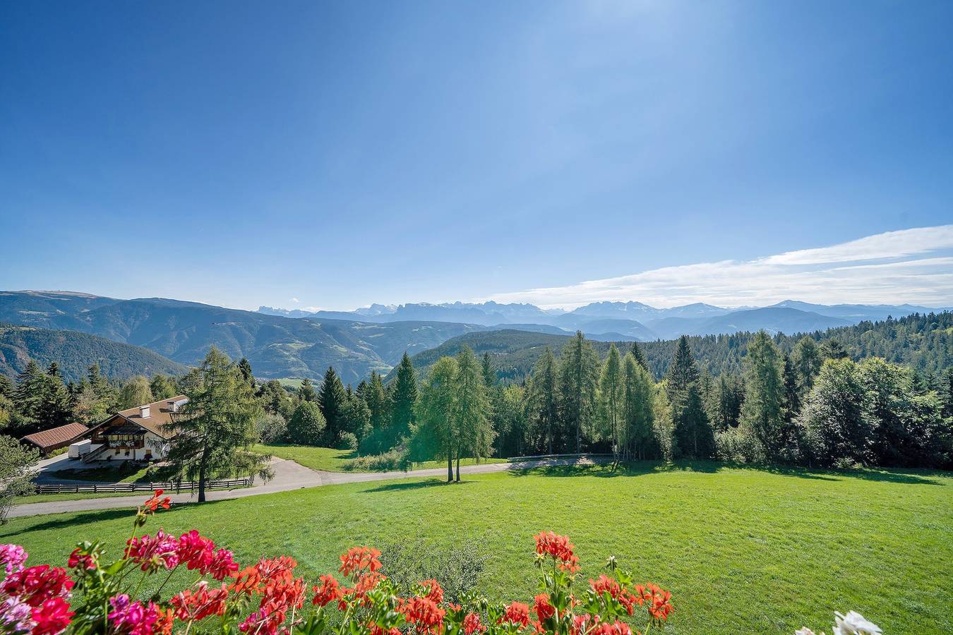 Entire apartment, Apartment 'Stücklhof Veilchen' with Mountain View, Shared Terrace and Wi-Fi in Jenesien, Sarntal Alps