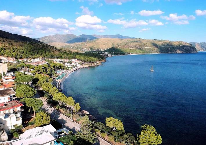 Casa vacanza per 2 persone, con Balcone e Terrazza nonché Giardino e Panorama a Ogliastro Marina