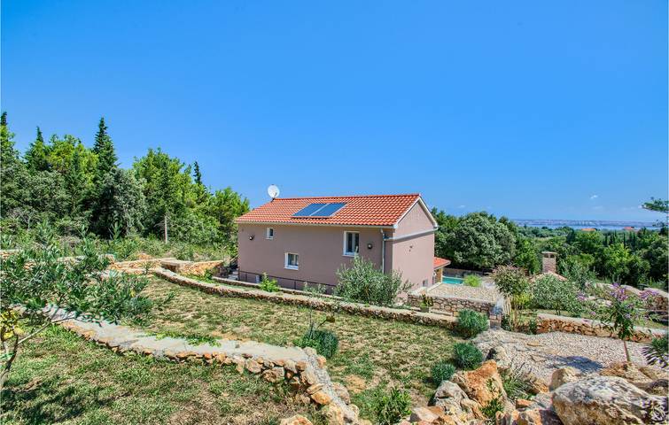 Reizendes Apartment mit einem Schlafzimmer und Pool, 900 m vom Strand entfernt in Poljana, Insel Ugljan