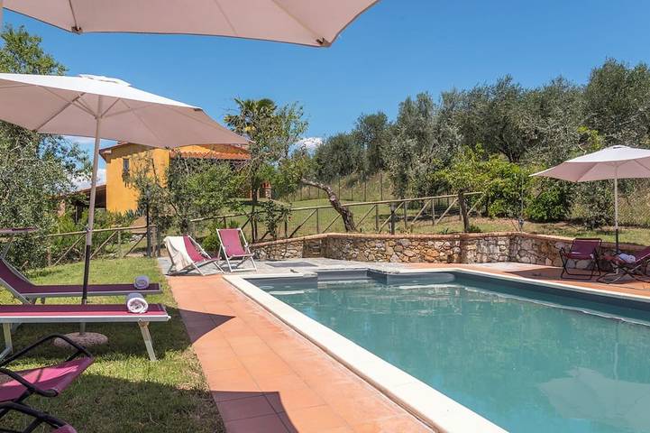 Villa pour 12 personnes, avec balcon, animaux acceptés à Lucignano