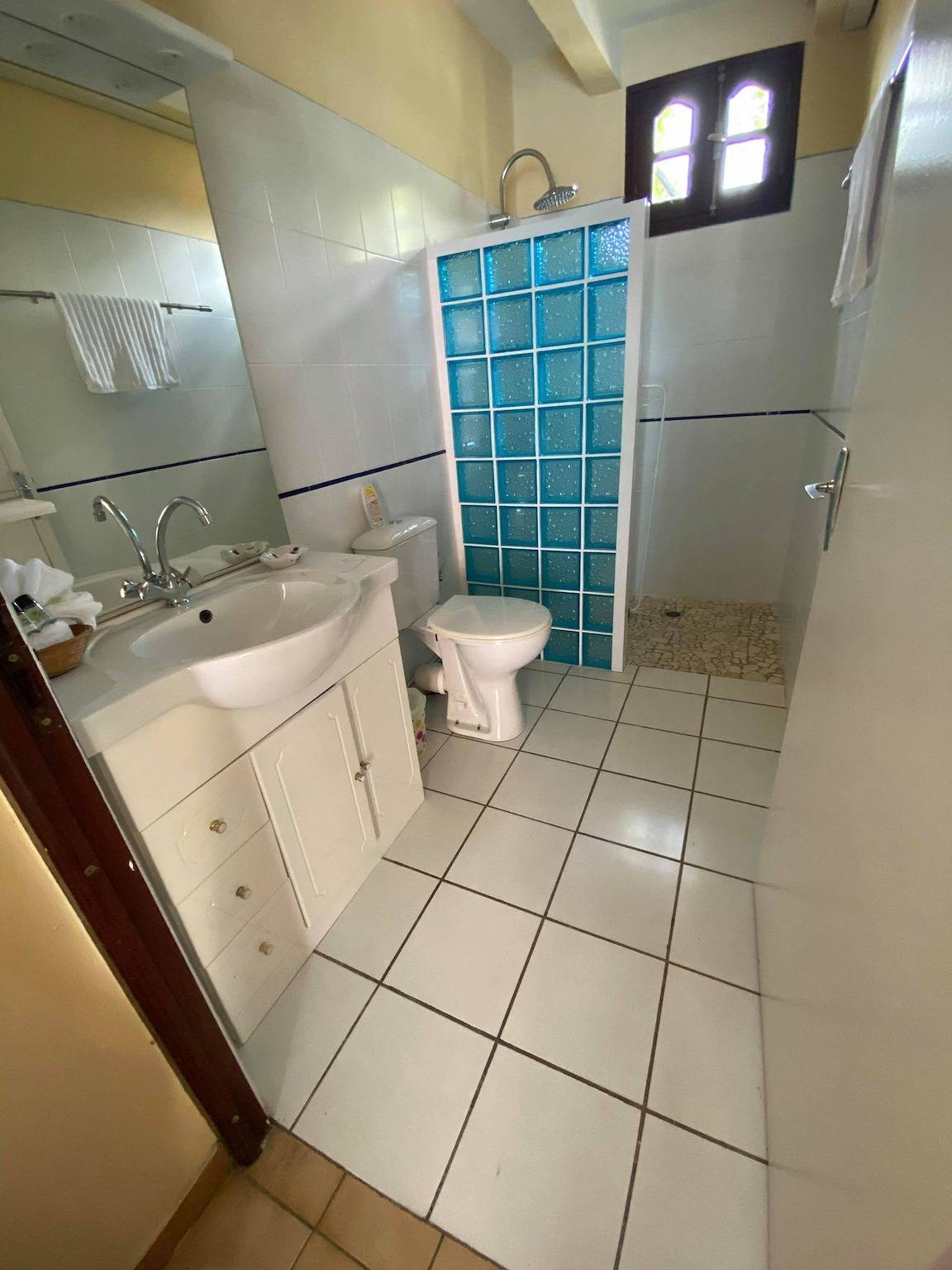 Ganze Wohnung, Charmante Wohnung mit Gemeinschaftspool in Pointe-Noire - 36m² in Pointe-Noire, Guadeloupe