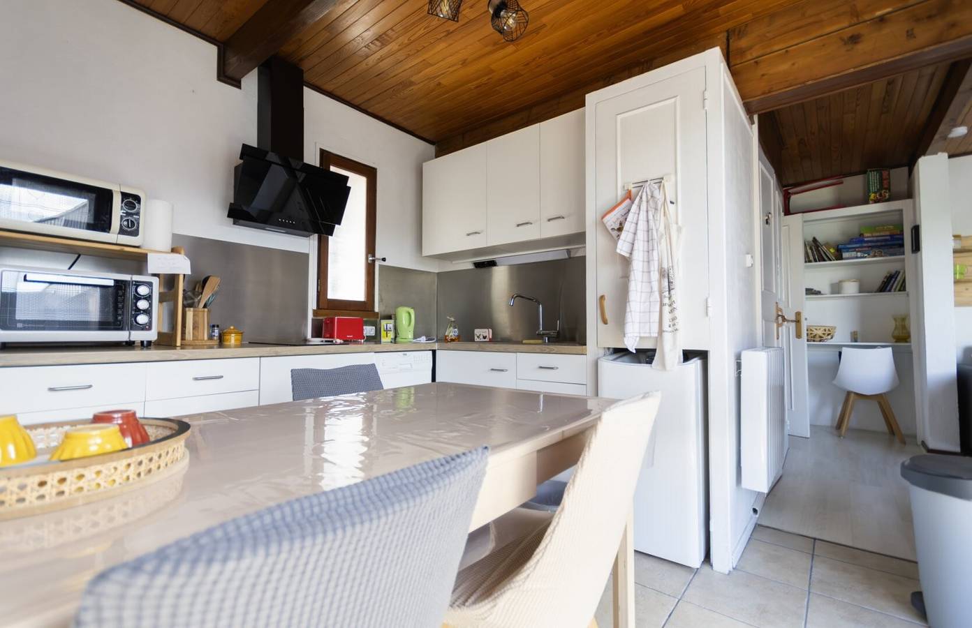 Chalet-Gîte 50 m vom See mit Aussicht, privater Terrasse und Wlan in Le Vernet-Chaméane, Besse-et-Saint-Anastaise und Umgebung