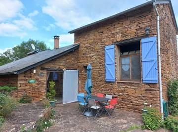 Gîte pour 5 personnes, avec jacuzzi ainsi que terrasse et jardin dans l' Aveyron