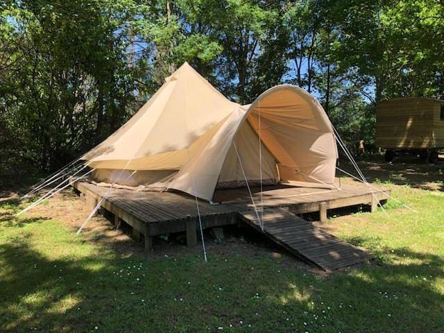Camping Le Canoë in Chaussin, Jura