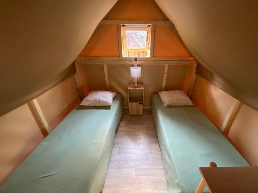 Flower Camping Saint Amand - Tienda de lona y madera 2 personas - Ciclolodge sin instalaciones sanitarias, sin cocina, 1 habitación in Laurac-en-Vivarais, Ardèche