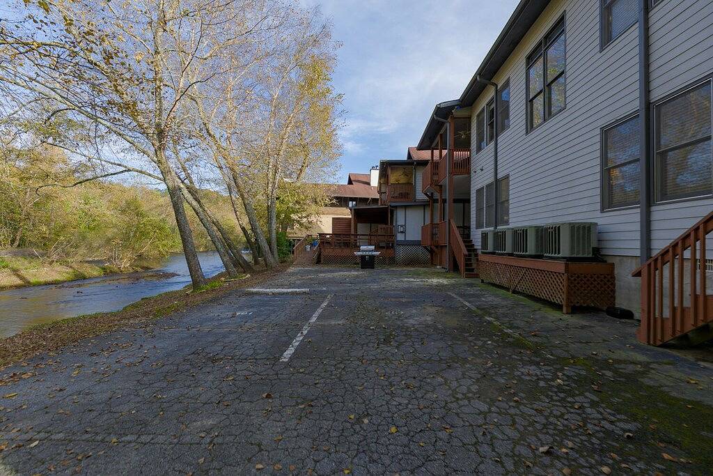 Ganze Wohnung, Alpine River Suites #502 - Riverfront Condo in Helen, Chattahoochee National Forest