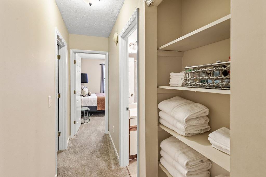 0.2 Miles to Downtown Auburn! Pet friendly Au Townhome Sleeps 10! in Auburn (AL), Alabama