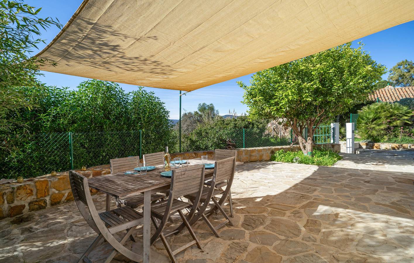 Apartamento Garden Paradise con WiFi cerca de Castillo de Castellar in Castillo de Castellar, Castellar de la Frontera