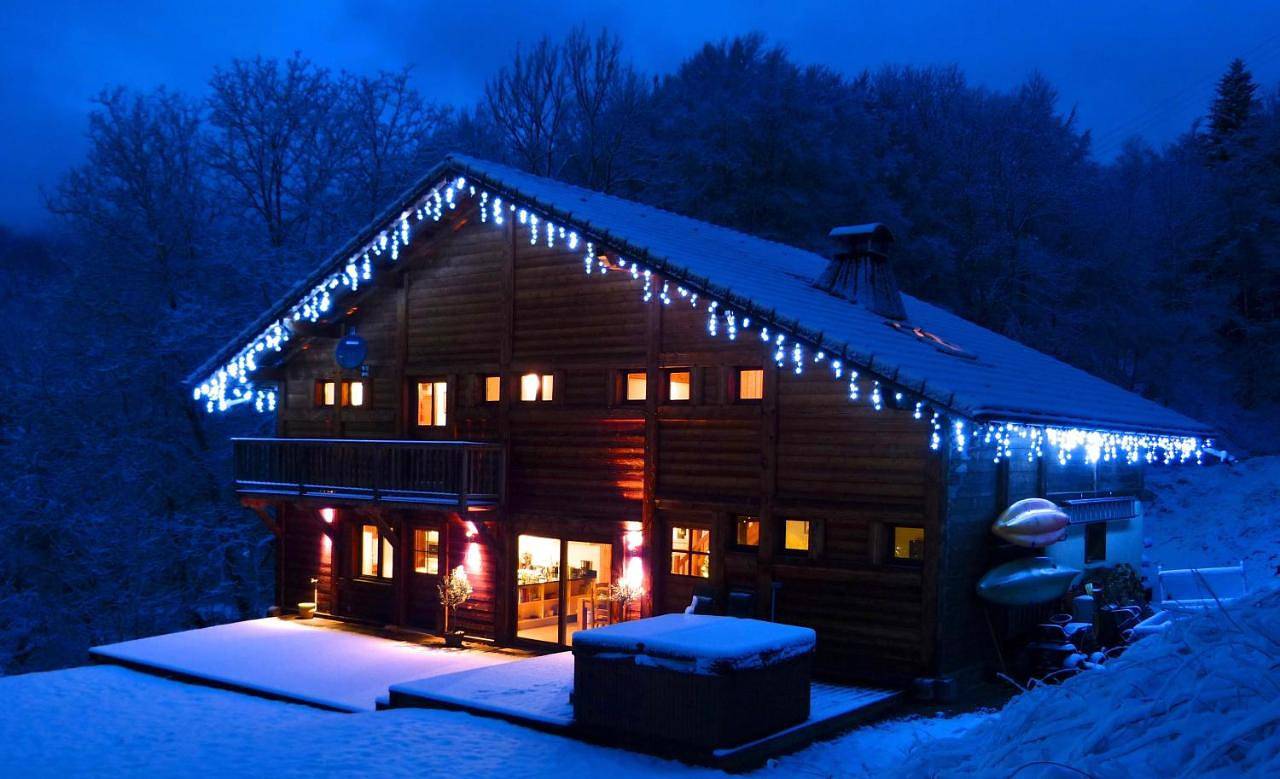 Quadruple Room with Private Bathroom in Châtillon-sur-Cluses, Région de Bonneville