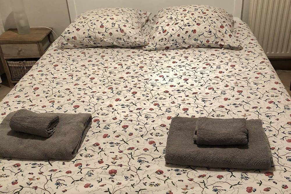 Gite 4 people with private pool in the countryside in Roquecor, Quercy