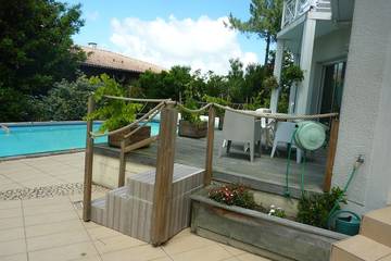 Location de vacances pour 7 personnes, avec jacuzzi ainsi que jardin et balcon dans Pyla Plage