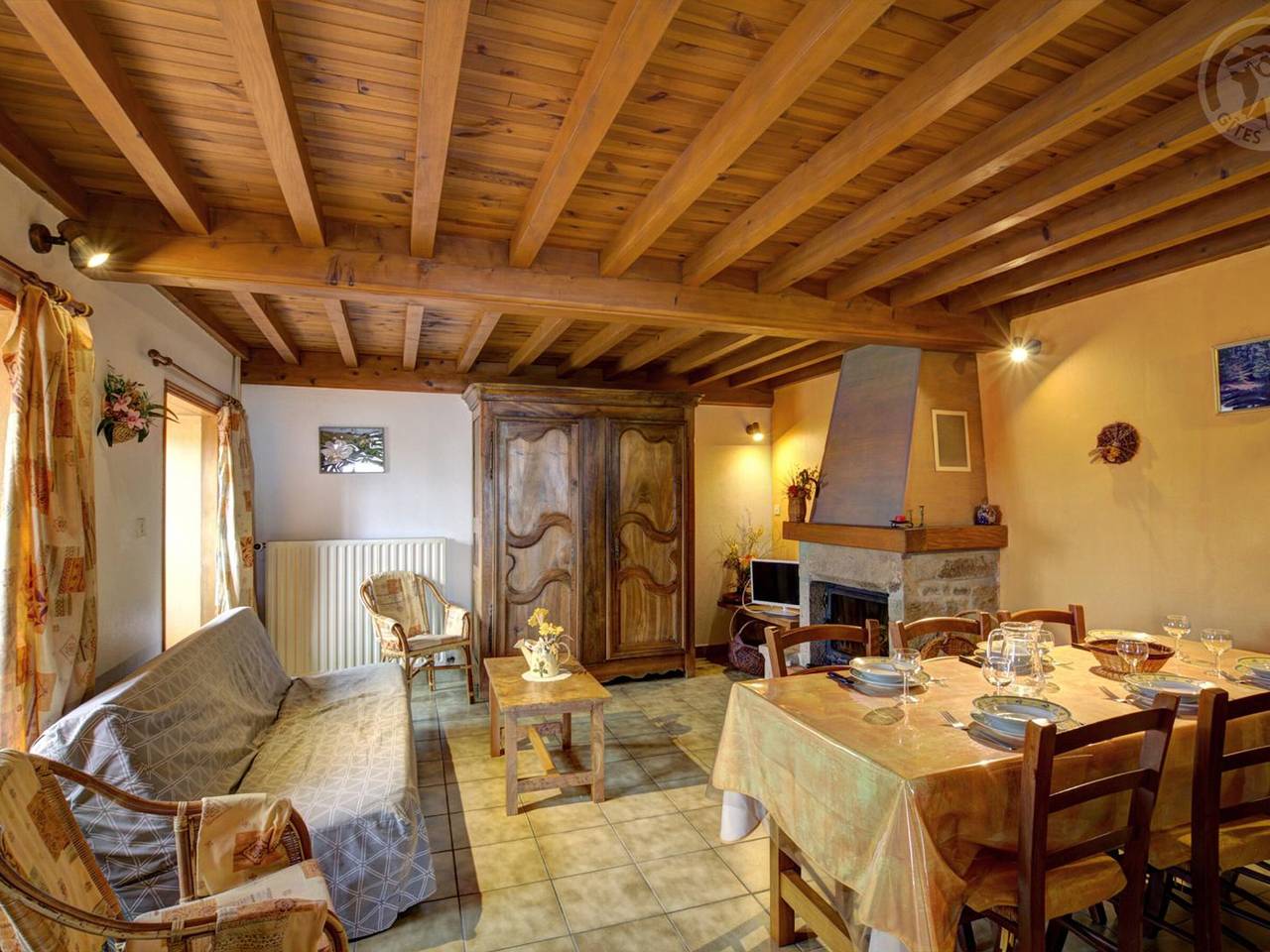 Casa acogedora con chimenea en montañas de Loira in Saint-Bonnet-le-Courreau, Montbrison