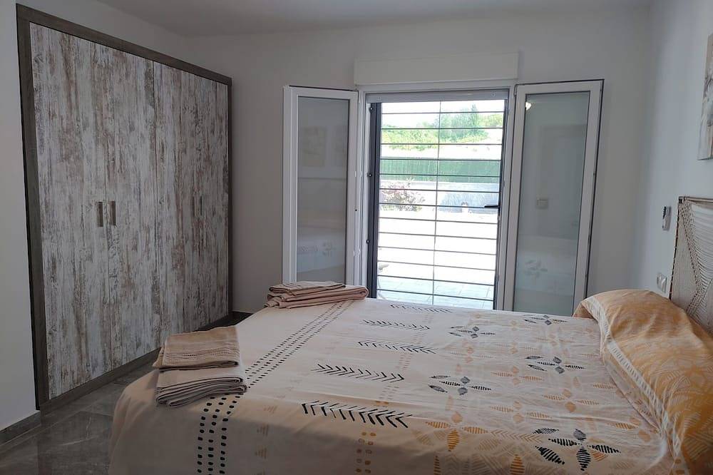 Casa rurale con piscina privata a soli 10 km da Alicante e dalle spiagge. in Alicante, Costa Blanca
