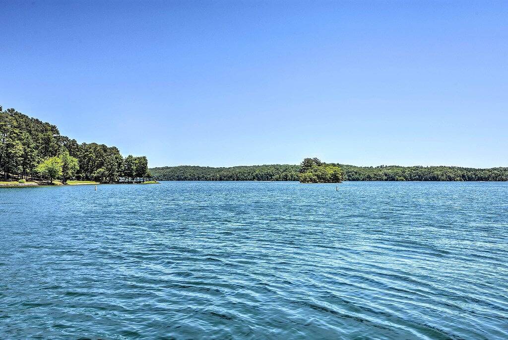 Ganze Wohnung, Neu! Lake Keowee Condo w / Ansichten + Pools + Marina! in Lake Keowee
