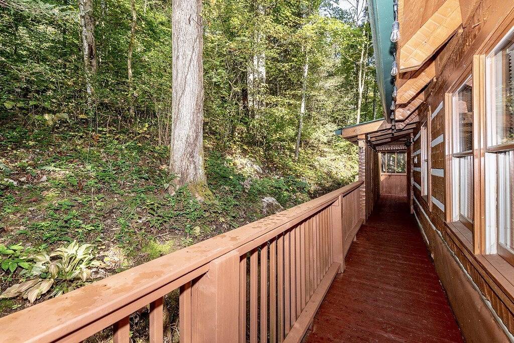 Whispering Pines - Enclosed Hot Tub/Gas Fireplace/Secluded/Sleeps 5 in Tuckaleechee, Blount County
