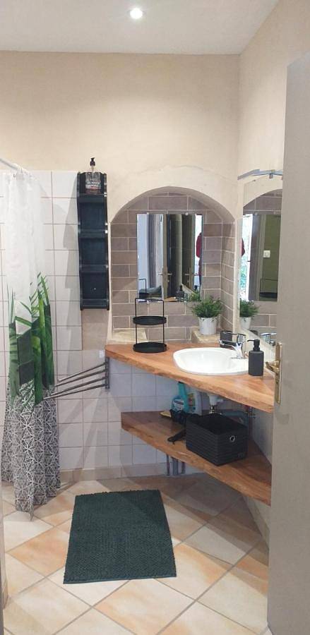 Location de vacances pour 11 personnes, avec vue et jardin à Saint-Bonnet-sur-Gironde - 2