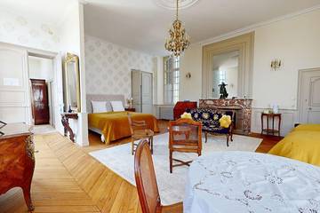 Château pour 15 personnes, avec jacuzzi ainsi que jardin et sauna dans la Sarthe