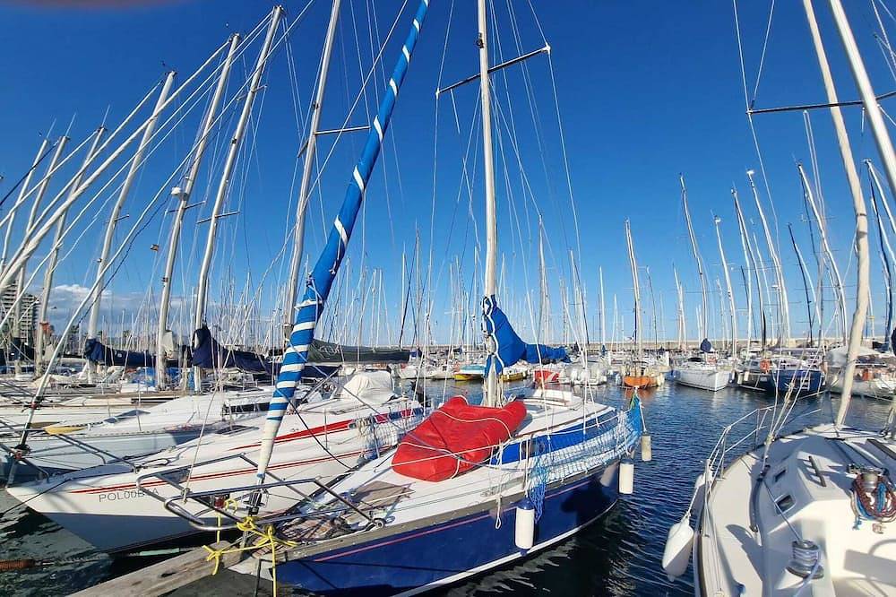 Noche en el Mar: Hospédate en un Encantador Velero en Barcelona in Badalona, Barcelonés