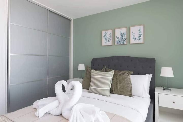 Ganze Wohnung, 1-Bed | Breathtaking City Views + Free Parking in Milton Keynes, Südostengland