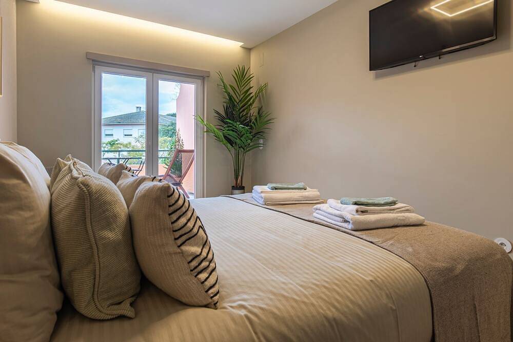 Ganze Wohnung, Deluxe 2Bdr Apartment in Carcavelos by Lovelystay in Carcavelos e Parede, Costa de Lisboa