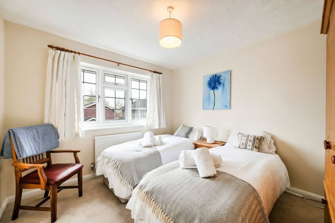 Luxury 4Br Windsor   Near M4   Lhr   Free Parking in Windsor, Berkshire