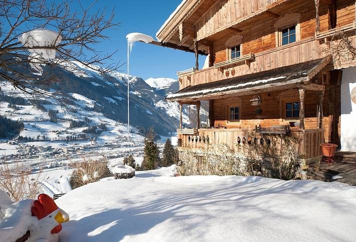 Ferienhaus für 4 Personen, mit Ausblick und Sauna sowie Garten und Terrasse, mit Haustier im Zillertal