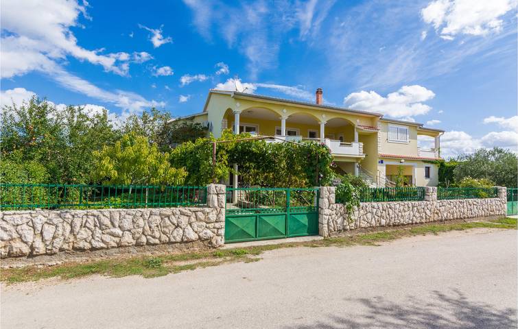 Ferienwohnung für 4 Personen, mit Terrasse und Seeblick sowie Pool in Biograd na Moru - 2