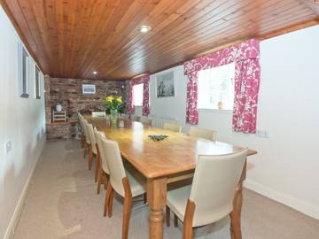 Log Cabin for 14 People in Barmby Moor, East Riding of Yorkshire, Photo 2