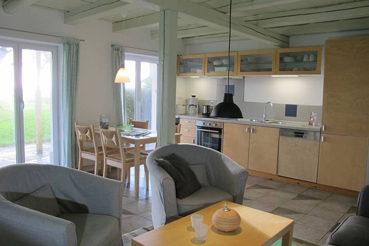 Ferienwohnung für 6 Personen, mit Ausblick und Terrasse sowie Garten in Tating - 2