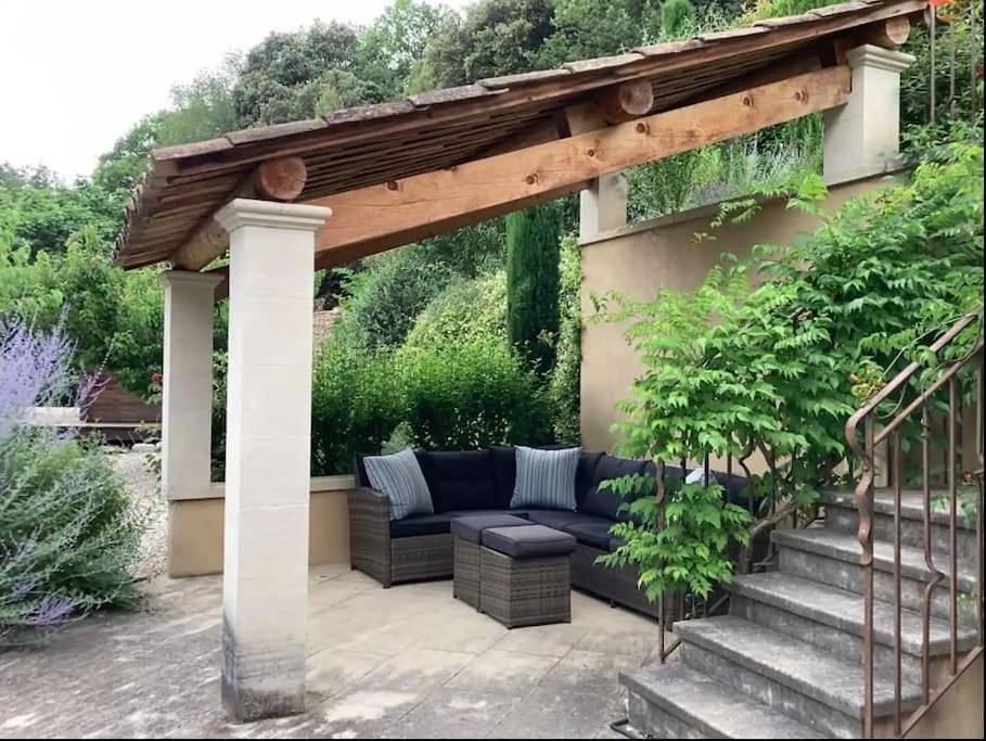 Maison Provençale avec piscine en bord de ruisseau in Lafare, Vaucluse