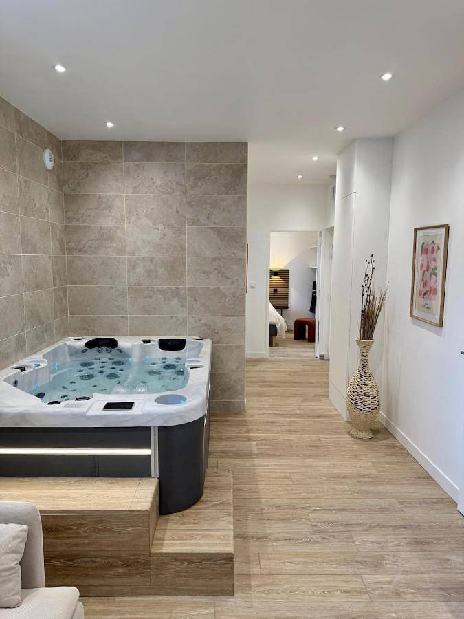 Gîte pour 2 personnes, avec jacuzzi ainsi que terrasse et jardin, animaux acceptés à Melesse - 3