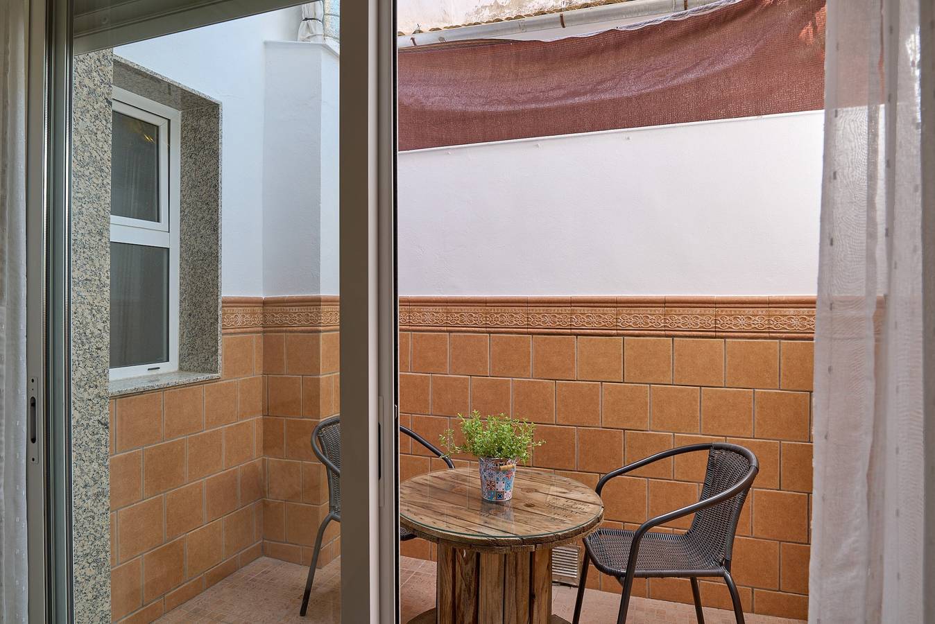 Ganze Wohnung, Ferienwohnung 'La Molina' mit Bergblick, privater Terrasse und Balkon in Rute, Sierras Subbéticas