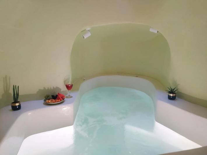 Location de vacances pour 4 personnes, avec Jacuzzi et Terrasse ainsi que Jardin et Vue à Karterados