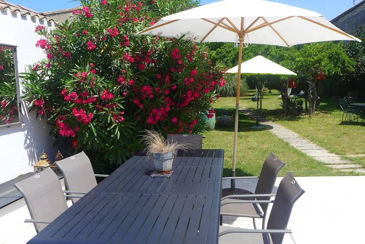 Gîte pour 10 personnes, avec piscine ainsi que terrasse et jardin à Sainte-Marie-de-Ré - 4
