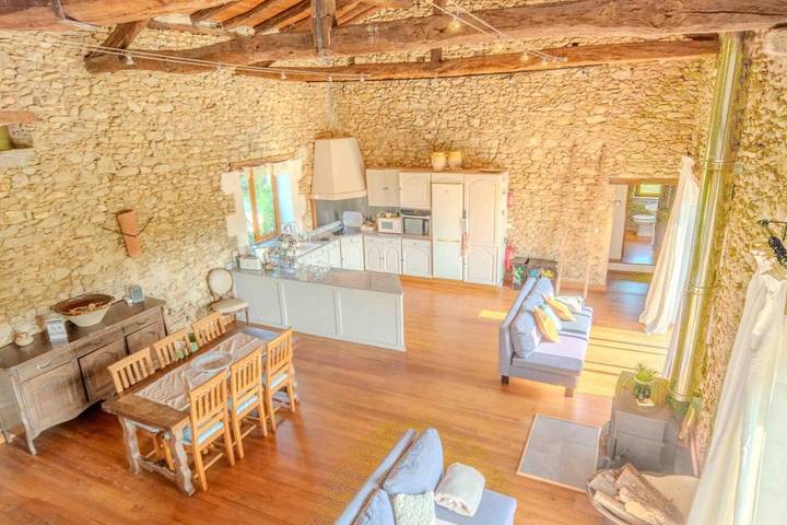 Location de vacances pour 2 personnes, avec jardin et piscine ainsi que vue et terrasse, animaux acceptés à Puycalvel - 3