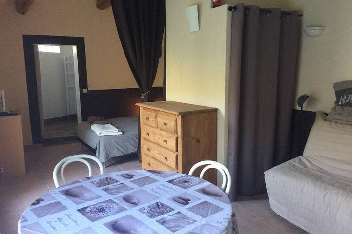 Gîte pour 2 personnes, avec jardin ainsi que piscine et terrasse à Roquevaire - 2