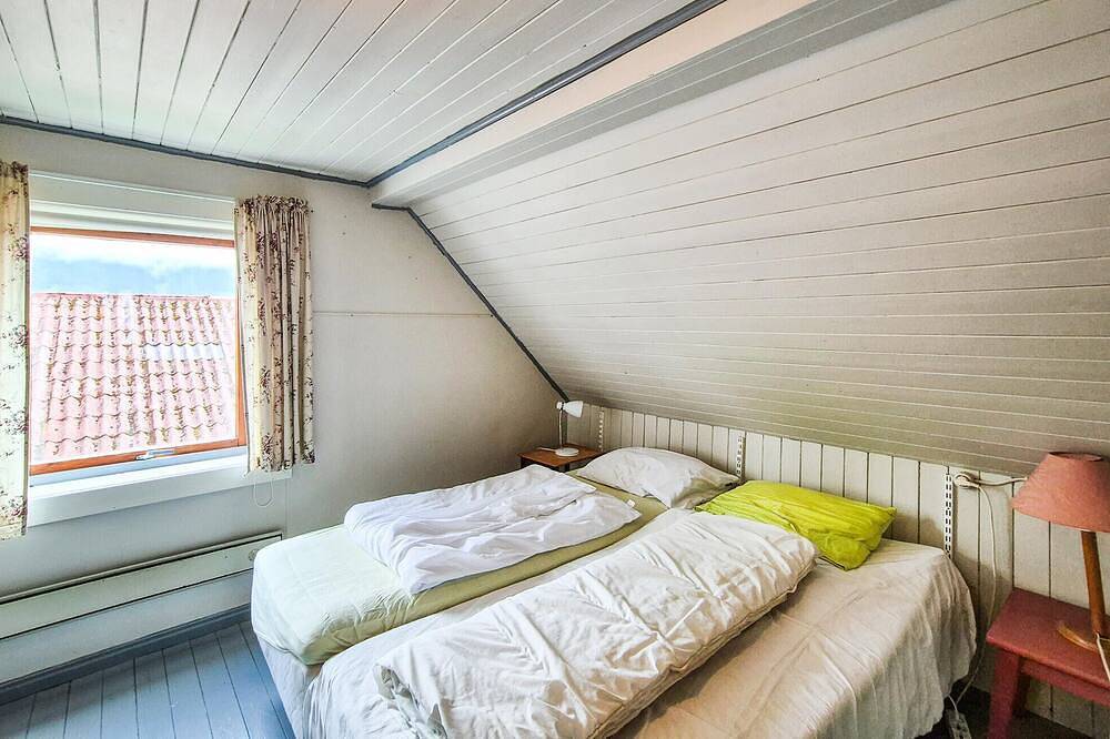 Awesome home in Rosendal with sauna in Hardangerfjord