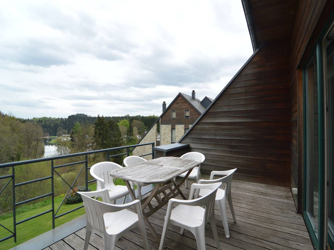 Ganze Wohnung, Apartment in Robertville near Lake & Forest in In der Bivelt, Weismes