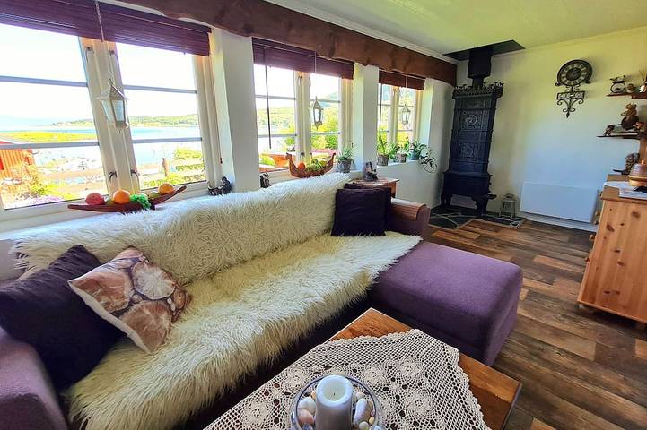 Ganze Wohnung, Prima Lofoten apartment by the seafront with midnight sun. in Hadsel
