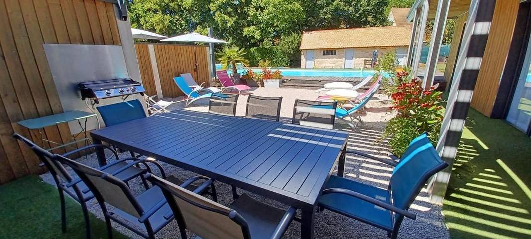 Location de vacances pour 2 personnes, avec vue ainsi que piscine et jardin à Givry - 3