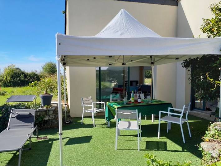 Maison 'Gite Paradis Des Oiseaux Du Jardin' avec piscine privée, terrasse privée et jardin privé in Quédillac, Région de Rennes