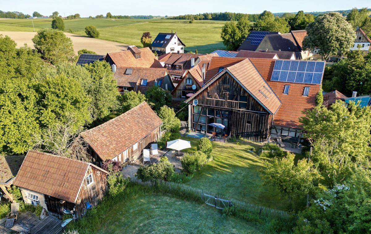 Entire apartment, Refugio - umzäuntem Garten, Kamin, große Fenster, offener Raum, Entspannung in Rot am See, Hohenlohe