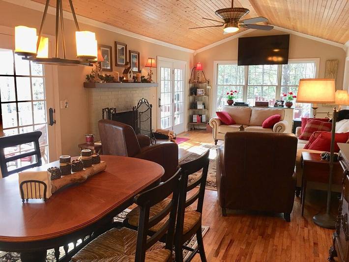 Log cabin for 8 people, with pool and terrace in Highlands (NC)