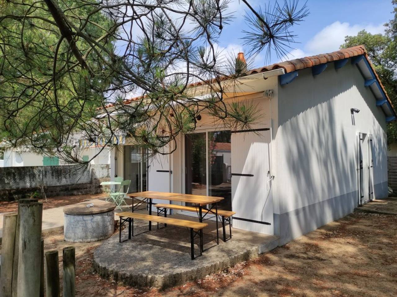 Renovated House with Garden, Near Beach, Sleeps 4, Pet-Friendly, Private Parking in La Tranche-sur-Mer, Vendée