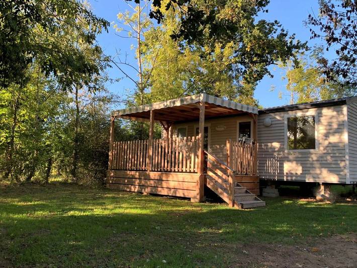 Mobil home pour 6 personnes, avec terrasse et piscine, animaux acceptés à Verruyes