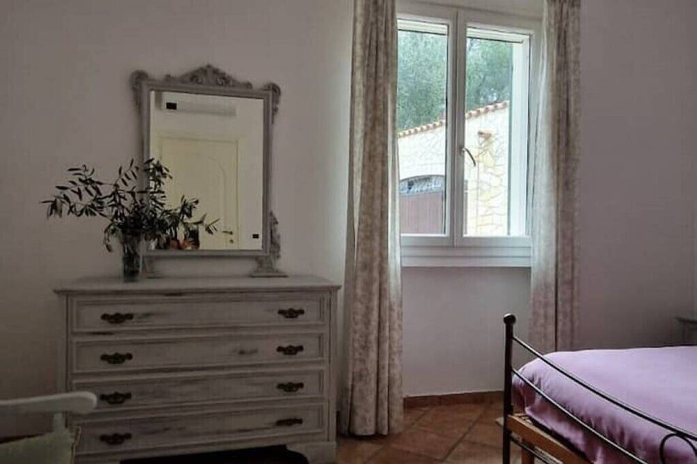 A place of peace and privacy, facing the sea and among centuries-old olive trees in Ventimiglia, Ligurische Küste